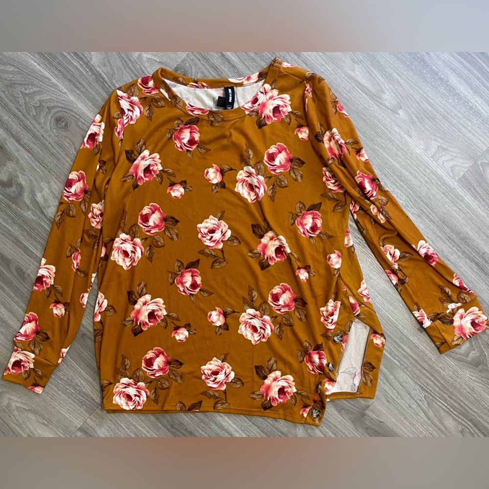 🌺 3 for $20! Long sleeve floral knit top